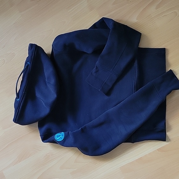 Lululemon navy sweater - Picture 7 of 9